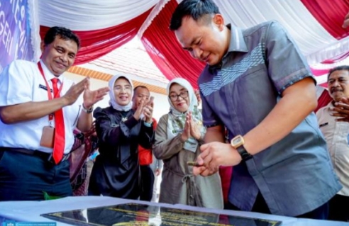 Kadisdik Jabar, Wahyu Mijaya saat  meresmikan SLB Negeri Mutiara 
Hati Indramayu, Selasa (31/10/2023). (IST)