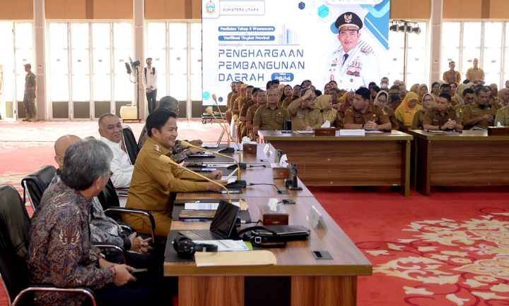 Pj Gubernur Sumatera Utara (Sumut) Hassanudin membuka Focus Group Discussion (FGD) antara Bappenas dan Pemprov Sumut di Aula Tengku Rizal Nurdin Jalan Sudirman Nomor 41 Medan. Senin (1/4). (Diskominfo Provsu)